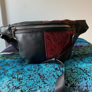 Wild Fable Black and Red Fanny Pack